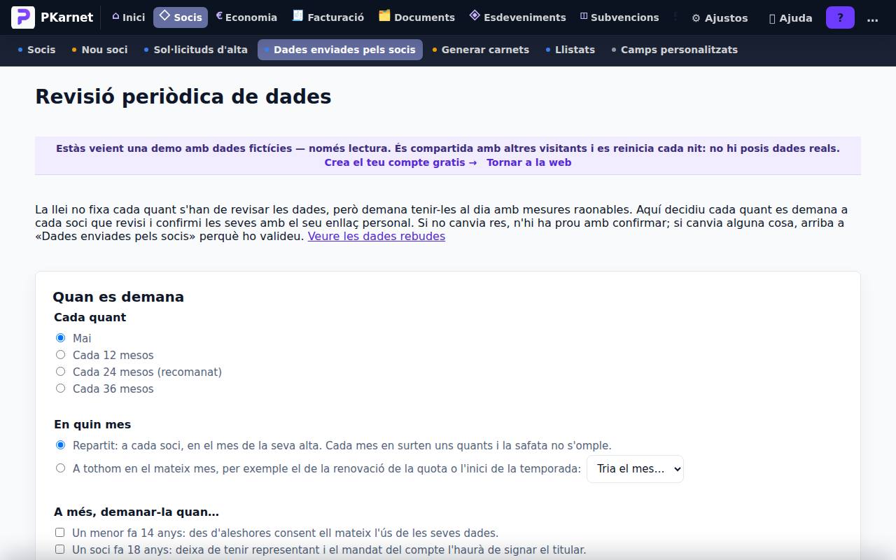Pantalla «Revisió periòdica de dades» del tauler de PKarnet, amb dades de la demo